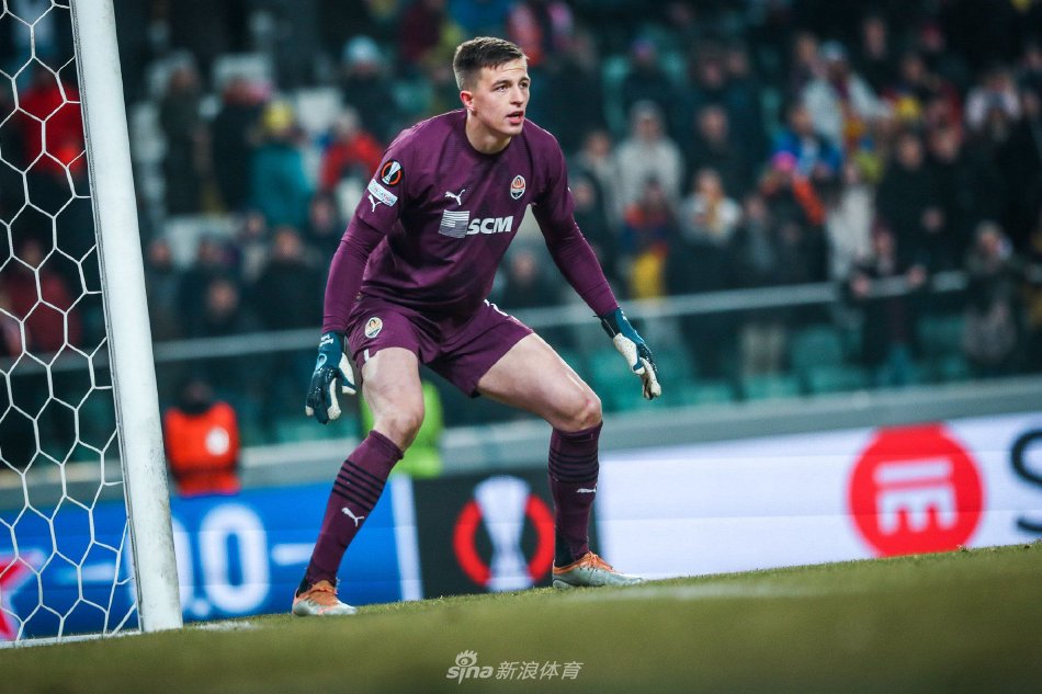 内形成相对 内形成相对