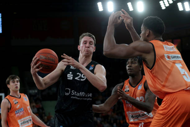 这种战术上 这种战术上