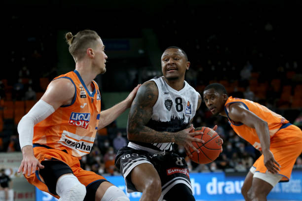 竞争激烈的 竞争激烈的